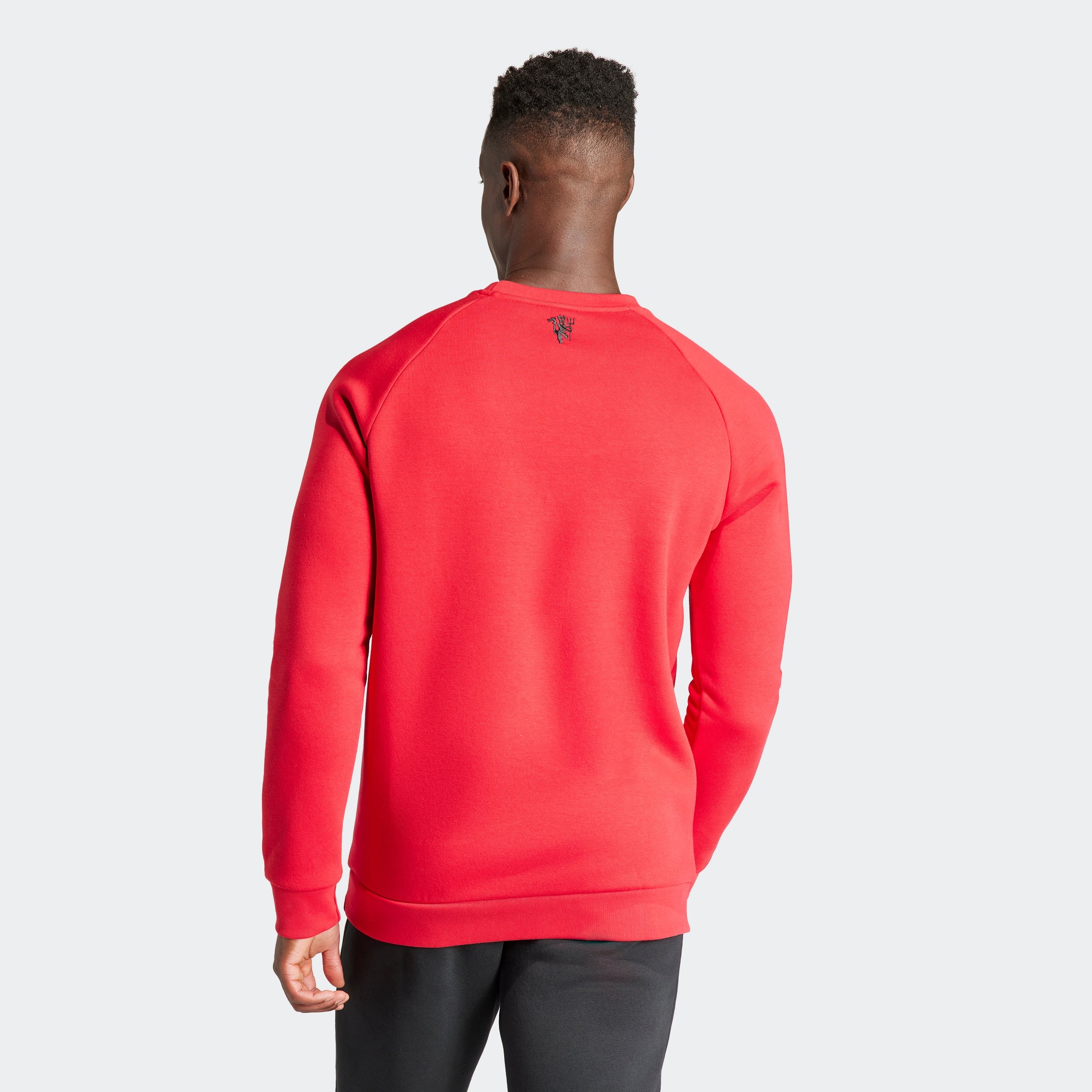 Manchester United Essentials Trefoil Crew Sweatshirt