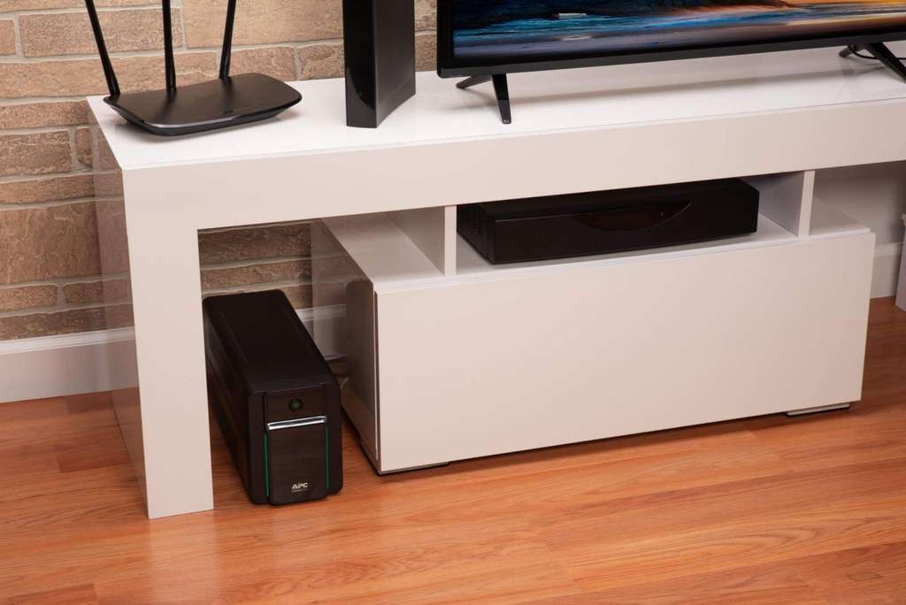 APC Easy UPS 900VA BVX900LI Battery Backup and Surge Protector
