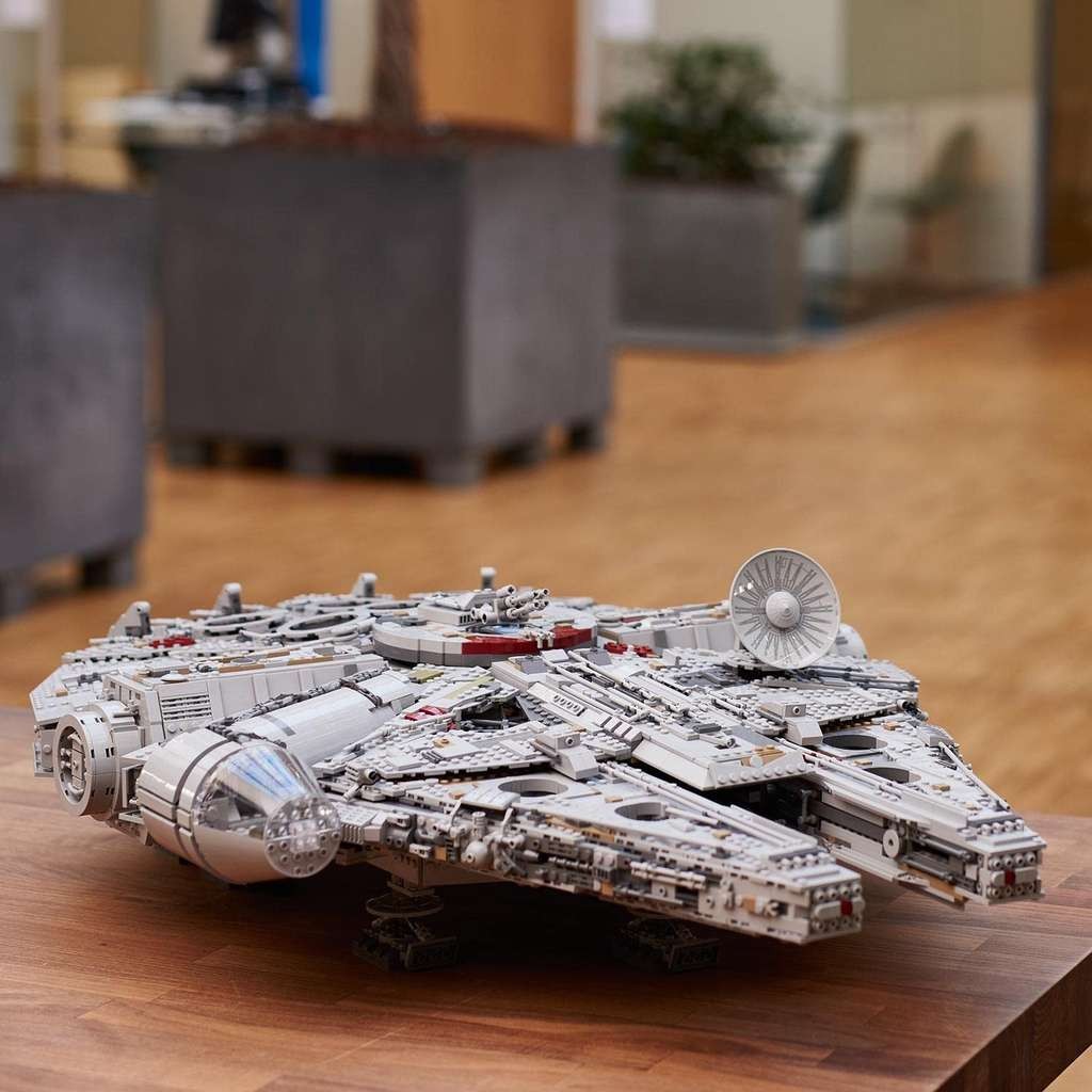 Lego Star Wars Millennium Falcon UCS Set 75192