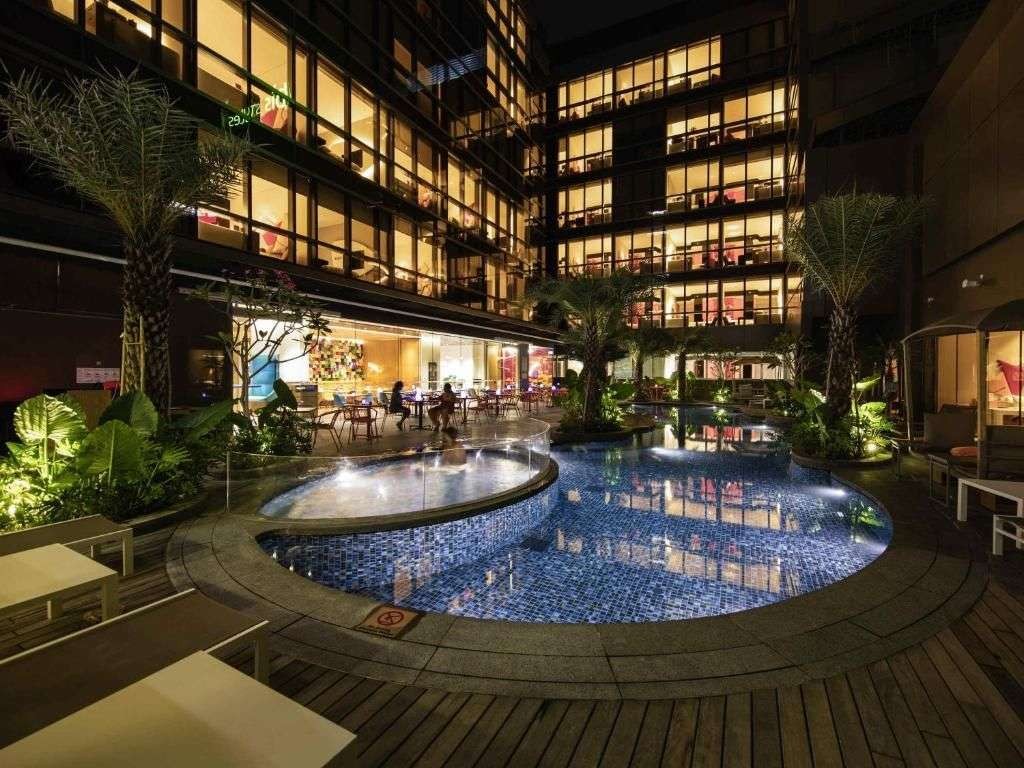 £849pp: 9 nights 3* Ibis Styles Macpherson, Gatwick-Singapore, for 2, 20kg (6-16 Nov)