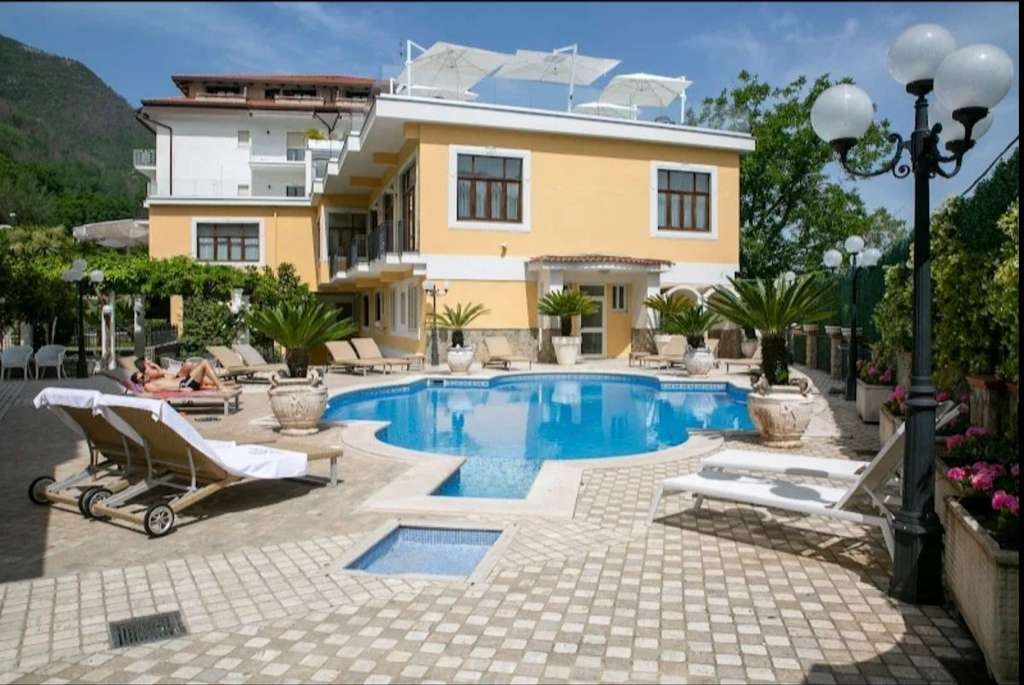£209pp: Amalfi Coast B&B (4nts) at 4* Sant'Angelo & Spa, Edinburgh flights (2 adults, HL) 13-17 June