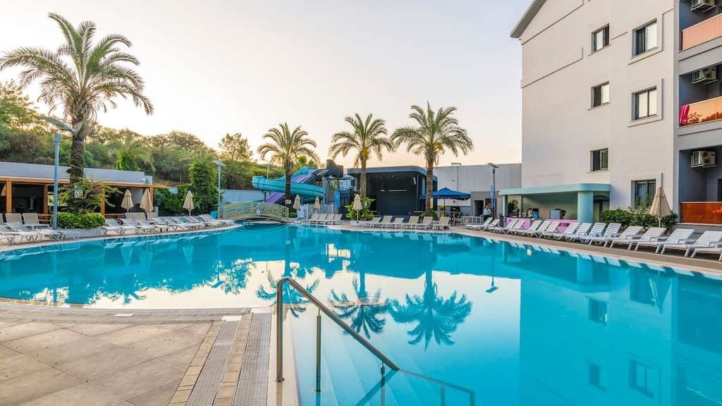 Marmaris AI 7 nights for 2 (1-8 Jun) TUI B'mouth £36.25pp/night, 10kg + underseat & tax
