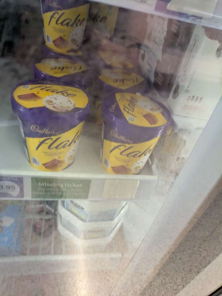 Cadbury Flake Vanilla Ice Cream with Flake Pieces 425ml, in store, Cromwell Road London