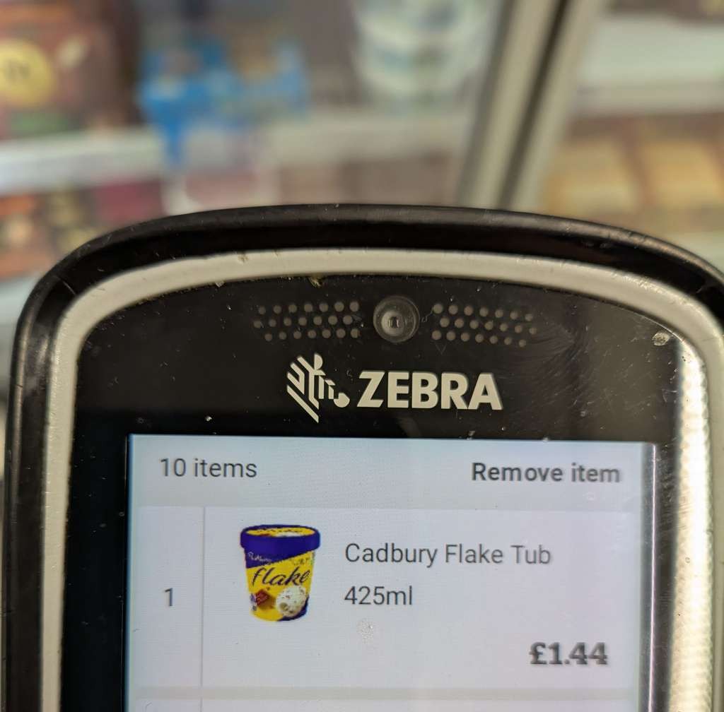 Cadbury Flake Vanilla Ice Cream with Flake Pieces 425ml, in store, Cromwell Road London