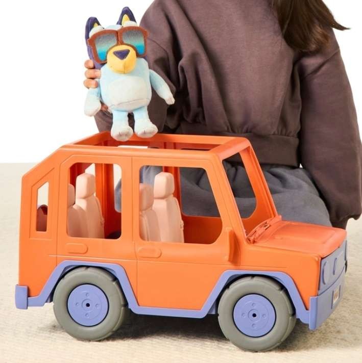 Bluey Buddies Big Heeler 4WD Playset Including Exclusive 8 inch Bluey Plush