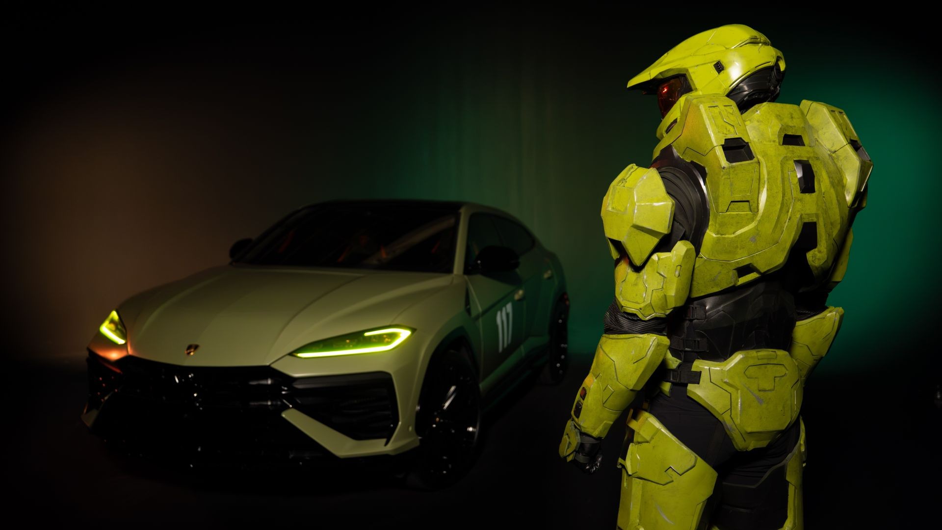 Lamborghini Urus SE Master Chief 117 Edition 1:18-scale collectible replica