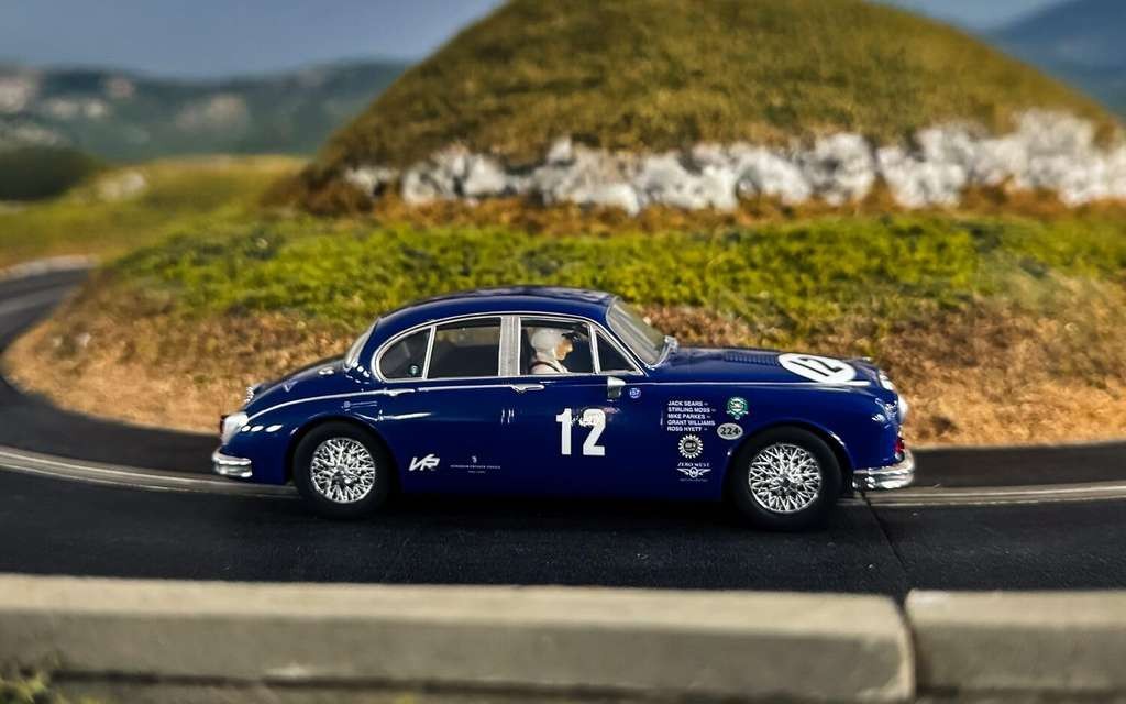 Scalextric C4596 Jaguar MK2 Grant Williams Racing Toy Car, decent