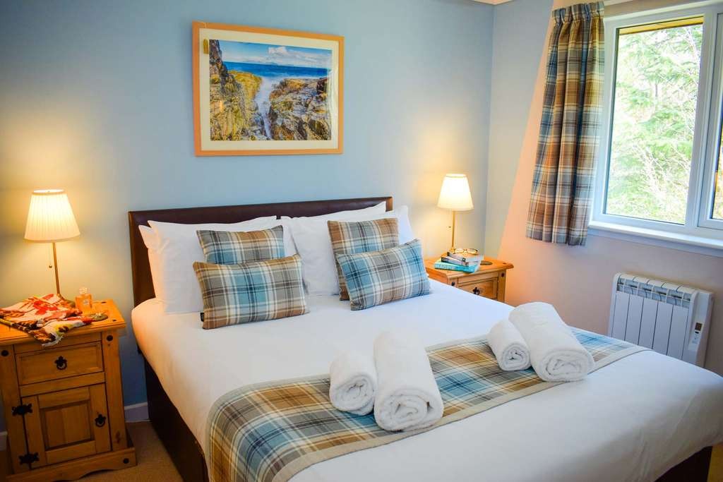Birchbrae Highland Lodges 4* for 2, 2 Nights, Fizz, Early Check in/out £72pp, 3 Nights £239, Family of 4 2 Nights £209