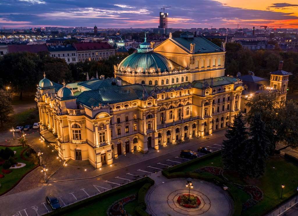 2 Nights Krakow for 2 Adults, Hotel Wyspianski, Flights from London, Auschwitz Tour