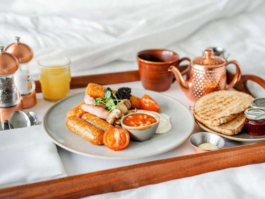 4* Mercure Newport 1nt for 2 B&B. Sun £41.65 (dinner £58.85), Wkd £50.15 (dinner £67.15) code