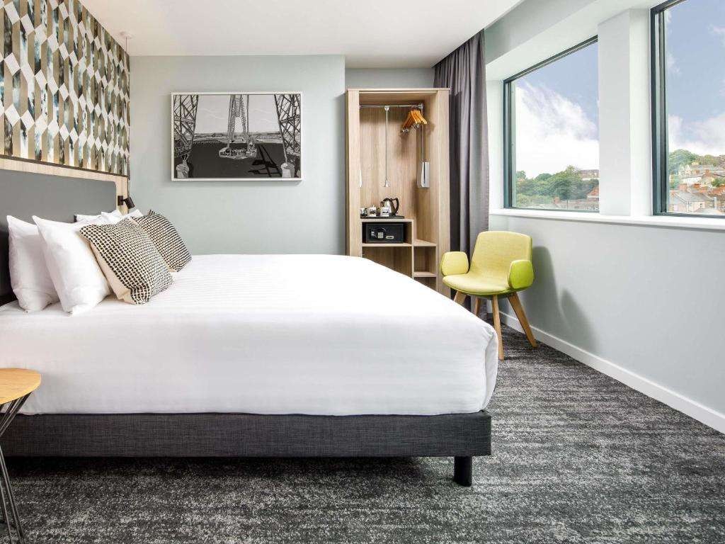 4* Mercure Newport 1nt for 2 B&B. Sun £41.65 (dinner £58.85), Wkd £50.15 (dinner £67.15) code