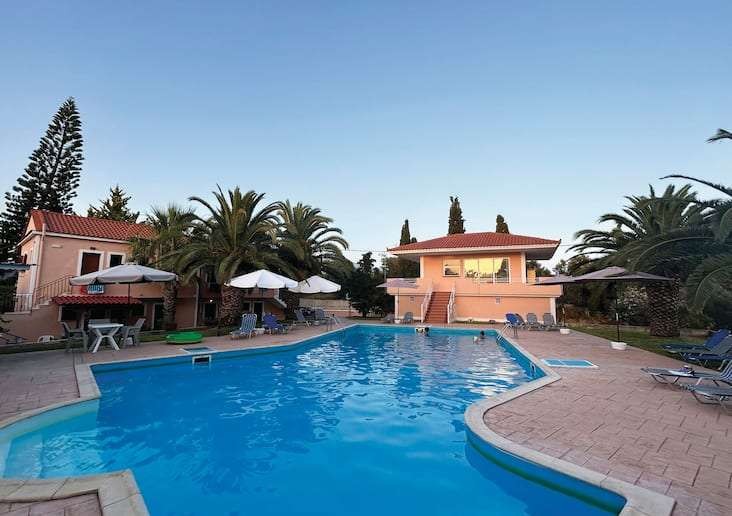 Solo 7nts Kefalonia SC, Helena's Studios, Bournemouth 18 June inc 10kg luggage & small bag