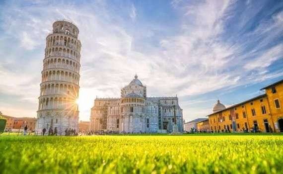 Ryanair return flights to Pisa from Glasgow Prestwick, 19-26 May, hand luggage 40x20x30cm