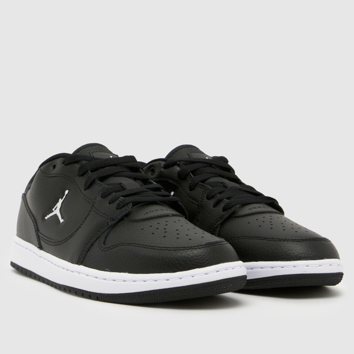 Nike Jordan Court Connect Low in Black and White