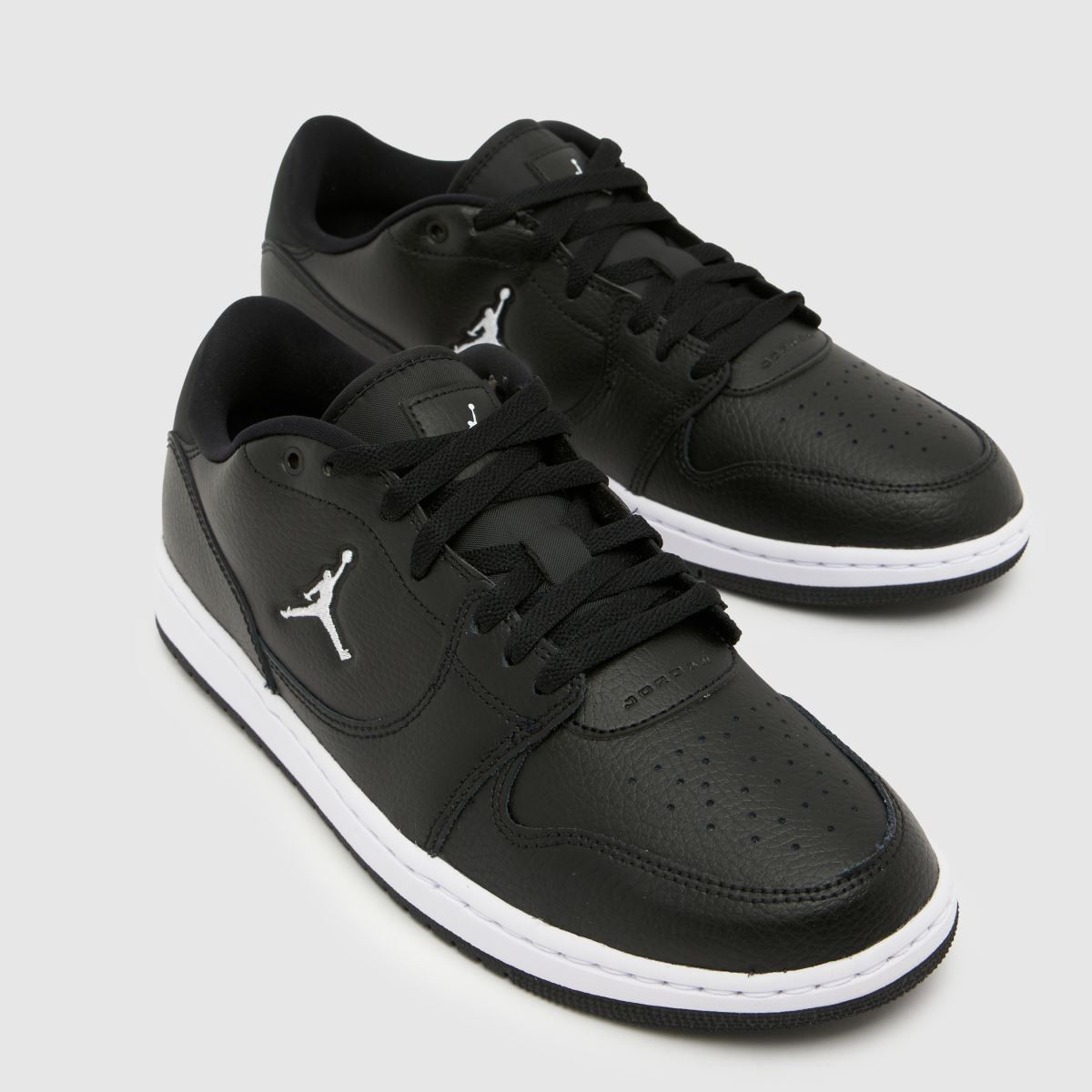 Nike Jordan Court Connect Low in Black and White