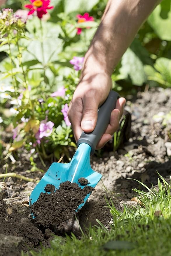 Gardena Classic Hand Trowel, universal spade, durable steel, corrosion-resistant, ergonomic handle, 8 cm working width (8950-20)
