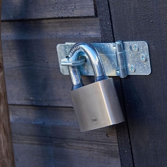 Yale Y112/30/121/1 Iron Disc Padlock 30mm, Nickel Plated, Hardened Steel Shackle, Extreme Corrosion Resistance for Outdoor use