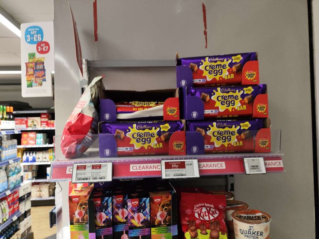 Cadbury Creme Egg Milk Chocolate Bar 123g, good price instore Rosemount