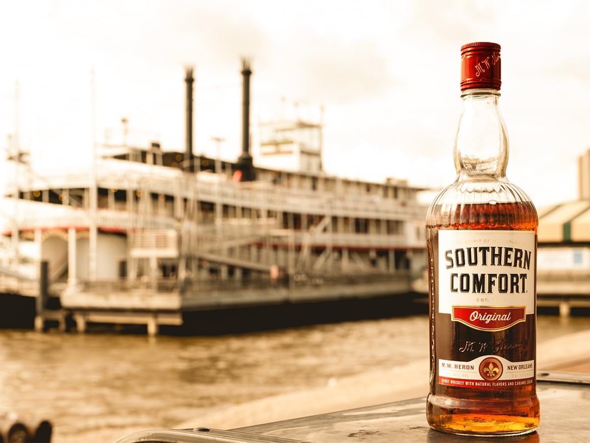 Southern Comfort Original Whiskey Liqueur, 1l, 35% ABV, Gift Idea | Original New Orleans Recipe, Smooth Blend of American Whiskey with Notes of Orange, Vanilla, and Cinnamon