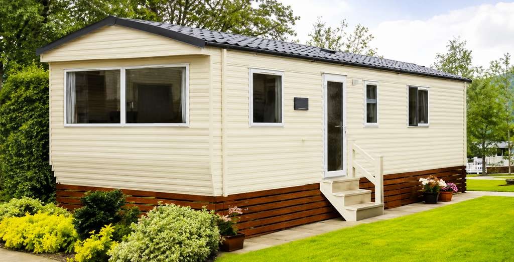 Lossiemouth Moray Gold Caravan, sleeps up to 8. School hols 25-28 May